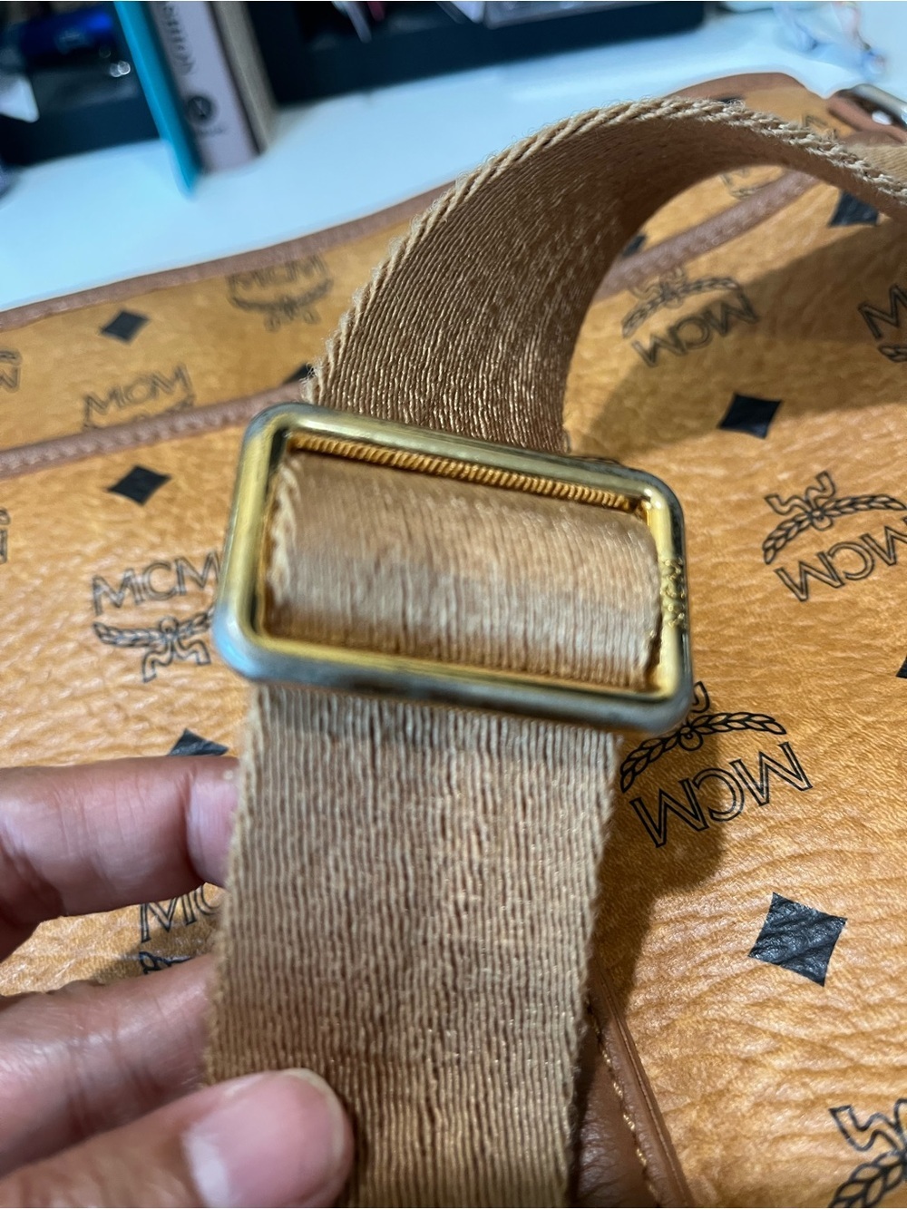 MCM COGNAC VISETOS 2 SIDED MESSENGER SLING BAG - Picture 4 of 15